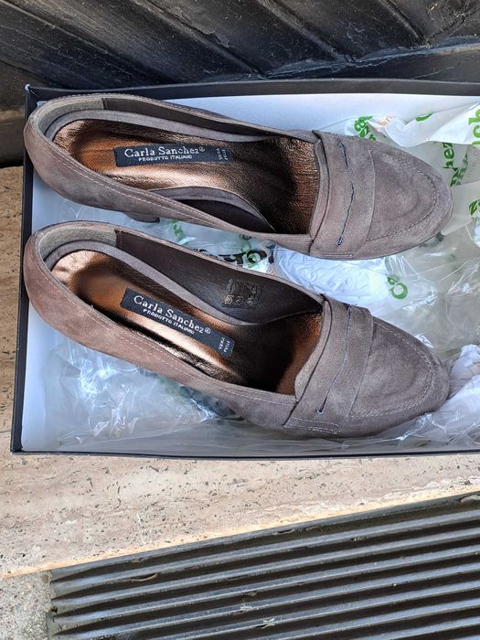 Продавам нови дамски обувки Carla Sanchez