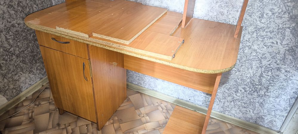 Стол компьютерный