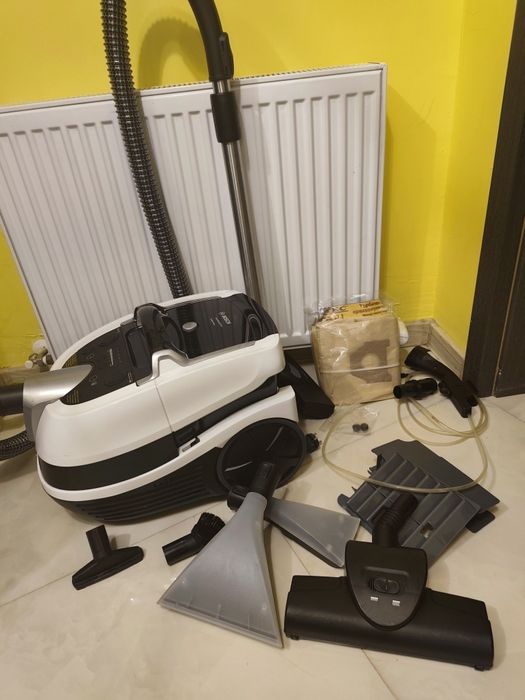 Перяща прахосмукачка Bosch BWD421PRO