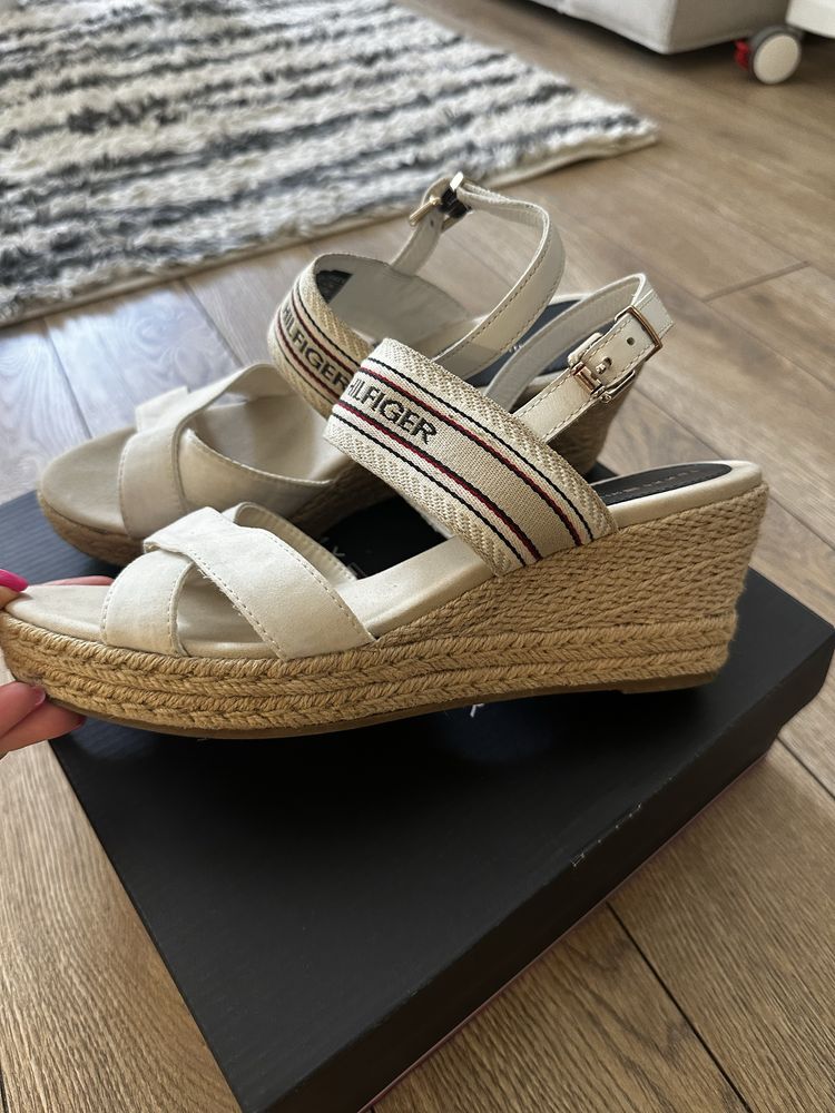 Сандали на платформа Tommy Hilfiger