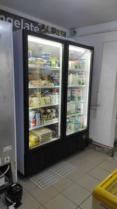 Vitrina frigorifica verticala cu 2 uși, 150 cm lungime