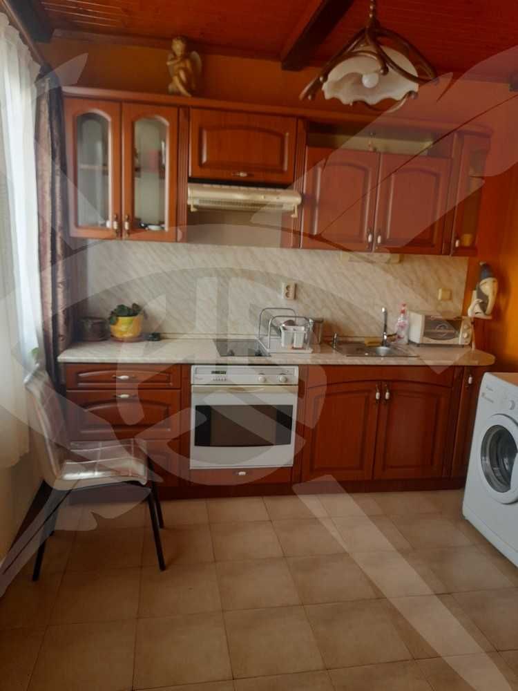 Къща с двор в  с. Лозен № 38045