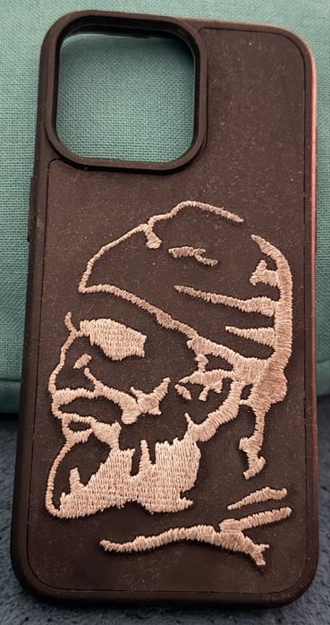 Husă Decebal brodată pentru model iPhone 15 Pro Max