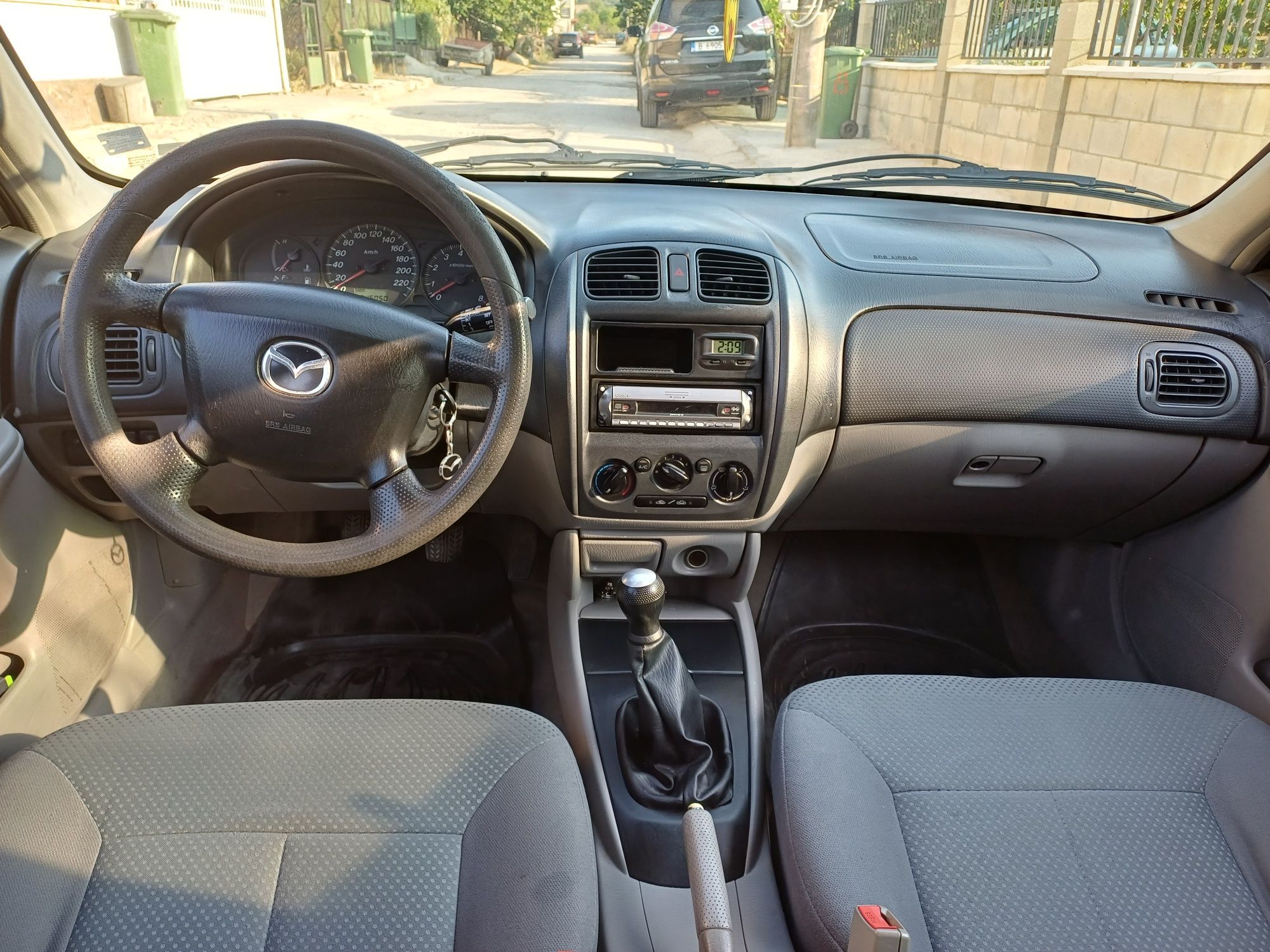 Продавам Mazda 323