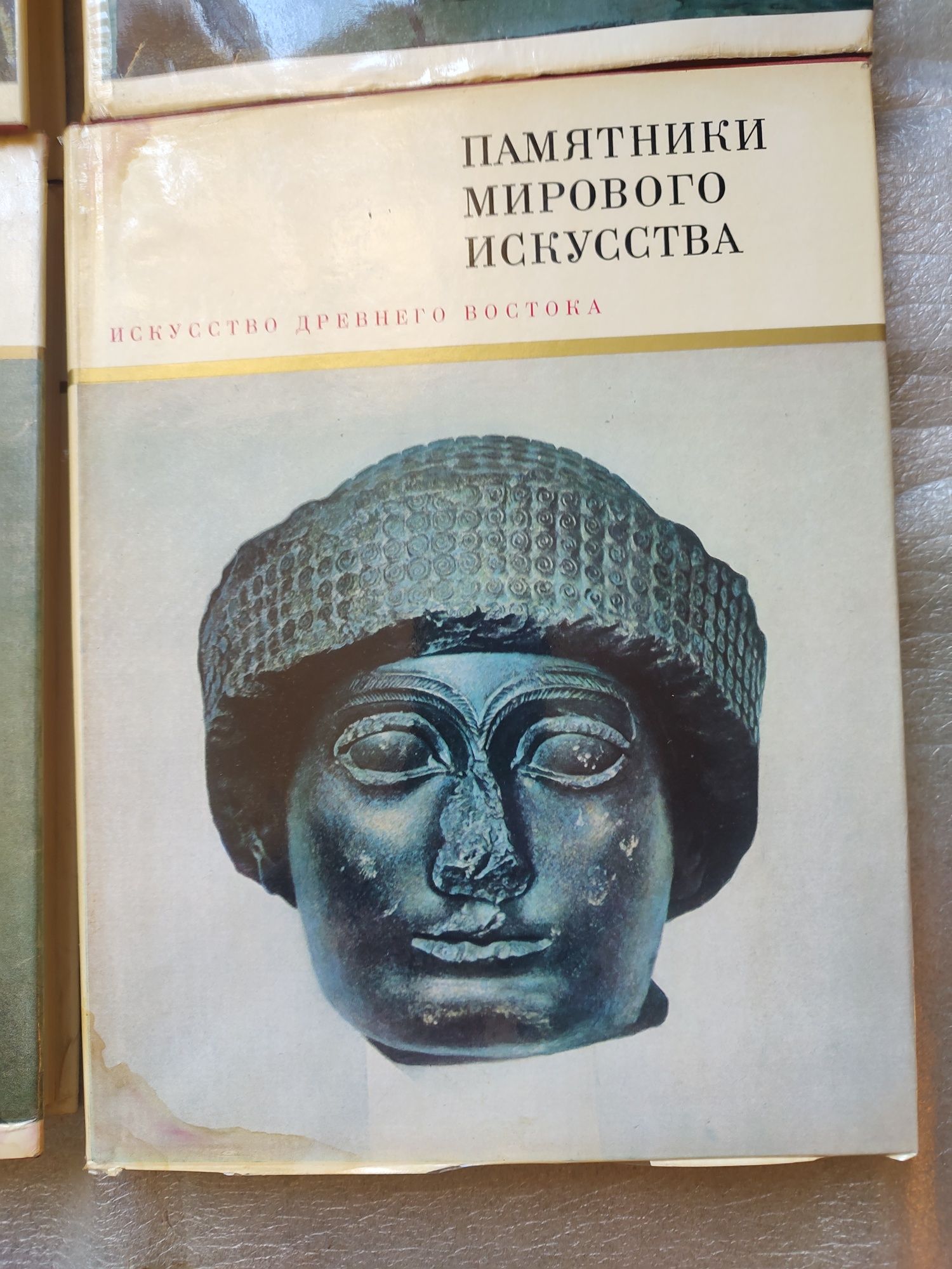 Книги албуми за изкуство