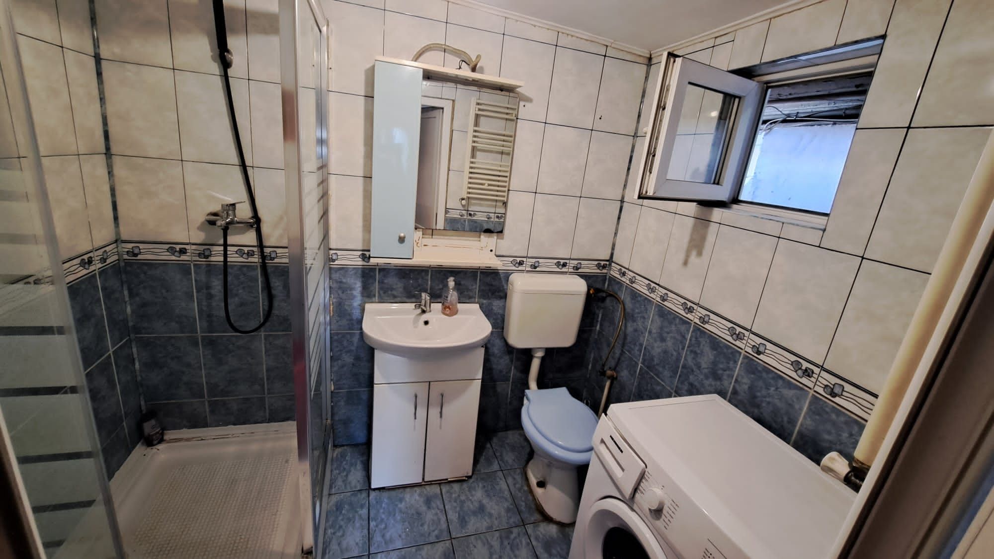 2 camere de inchiriat la CURTE