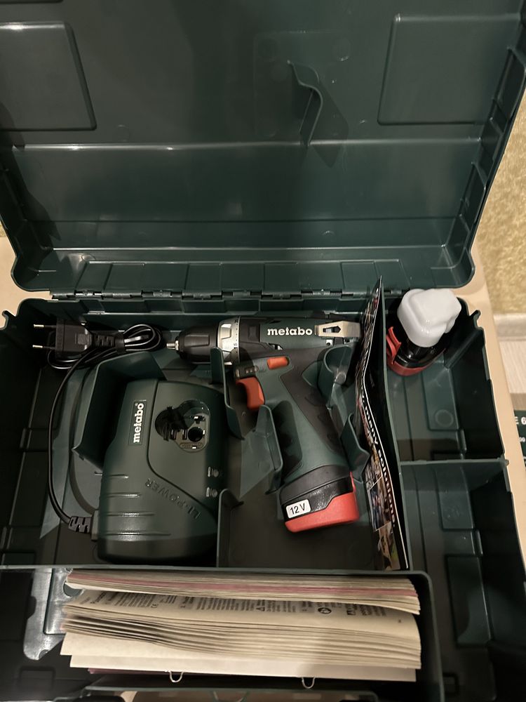 Autofiletanta metabo Noua cu 2 acumulatori 12 v si incarcator
