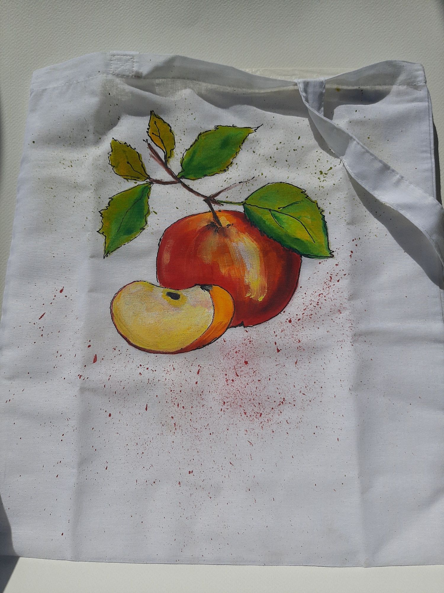 Ръчно рисувана торбичка "ябълка "