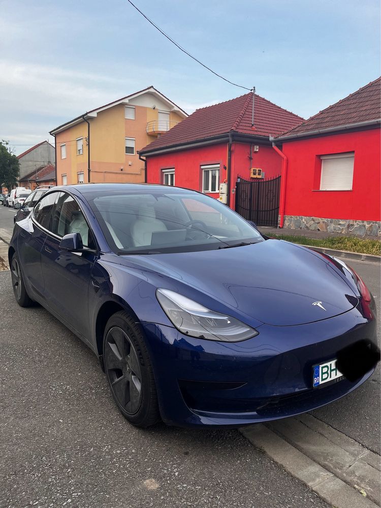 Tesla Model 3 SR 2023, Carlig, interior alb, ext albastru - negociabil