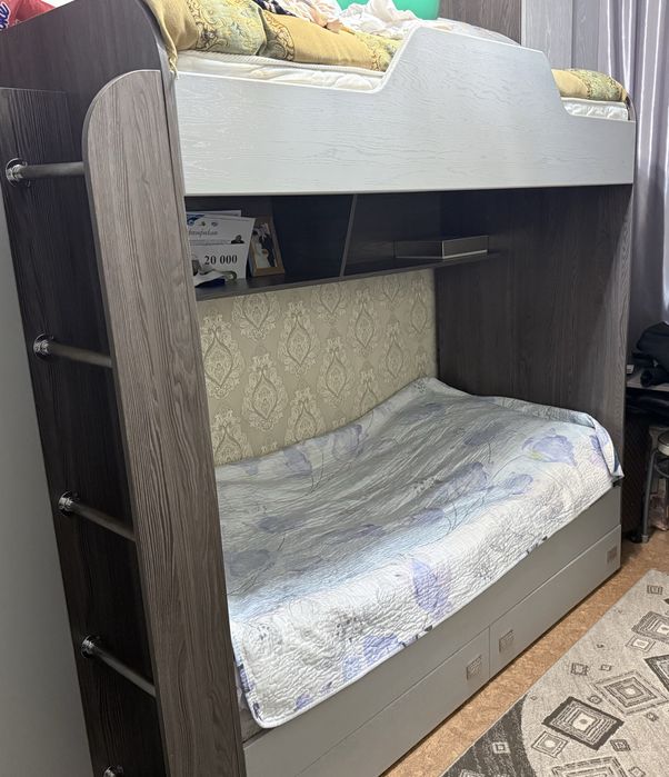 Спальный гарнитур и кровать двух этажная