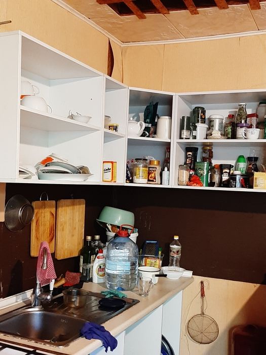 Продаём навесные шкафы для кухни и барная стойка