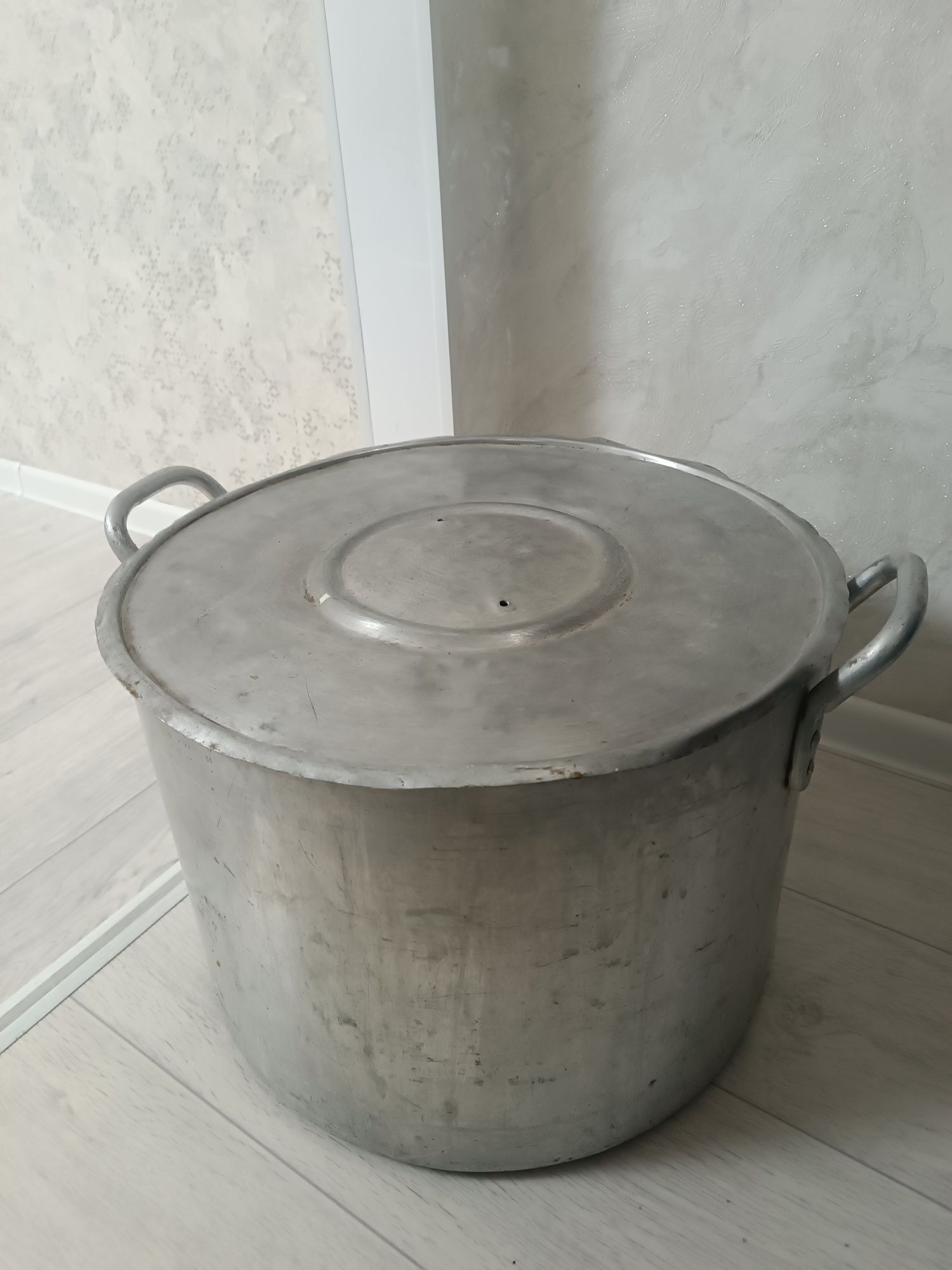 Продам кастрюлю 40л