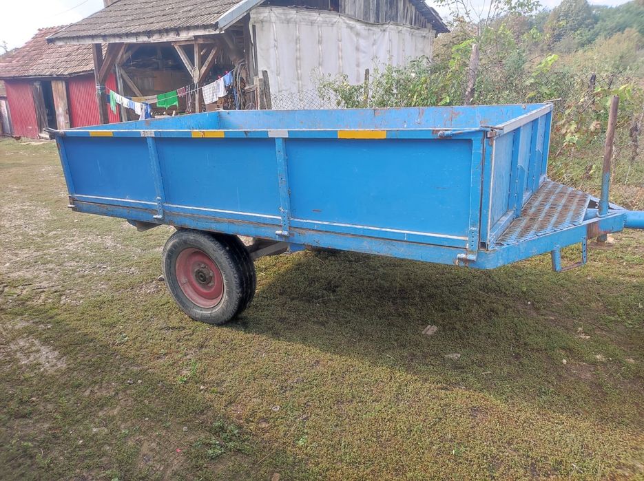 Remorcă agricolă după tractor