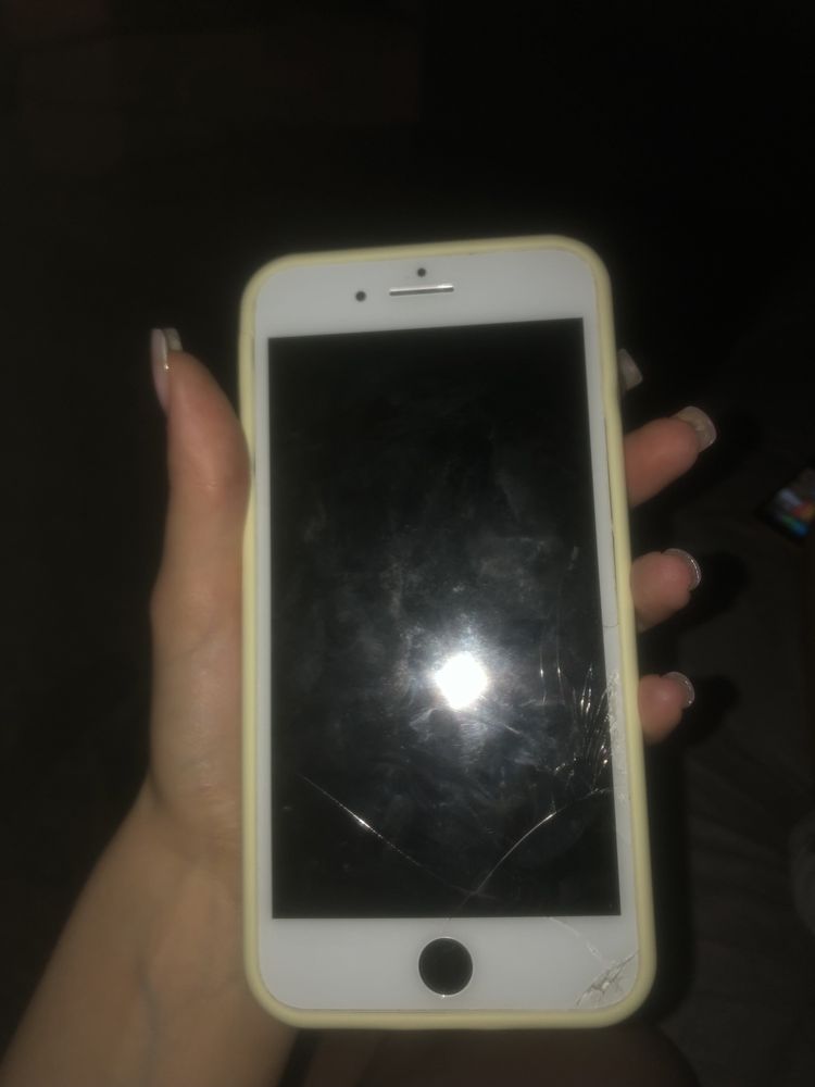 Продам айфон 7+ срочно