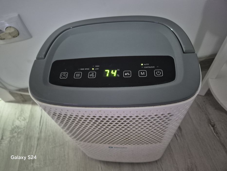 Vând dezumidificator