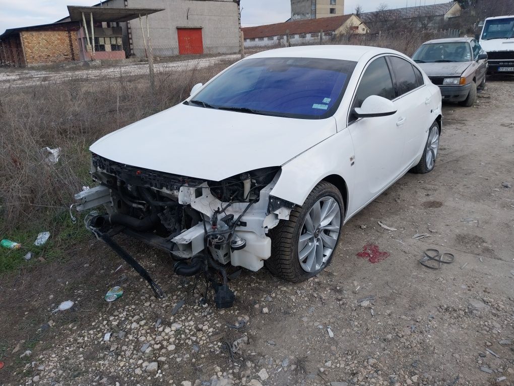 Продавам Опел Инсигния на части