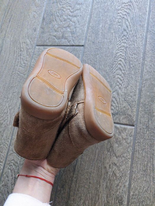 Vând cizme UGG îmblănite