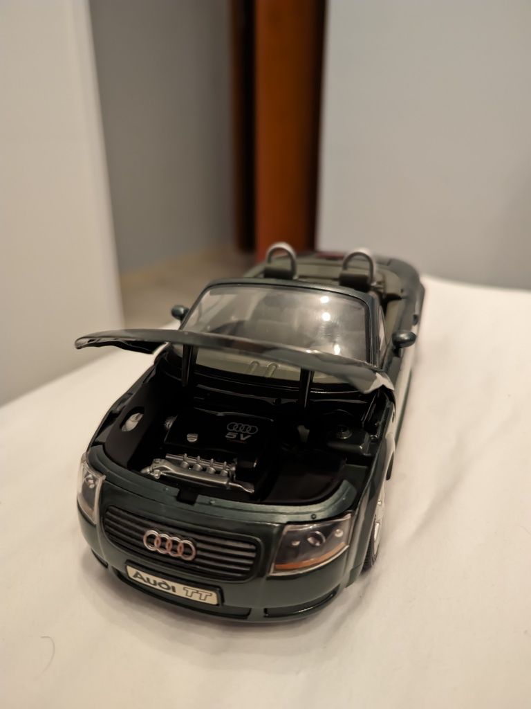 Audi TT Cabrio Revell - 1:18