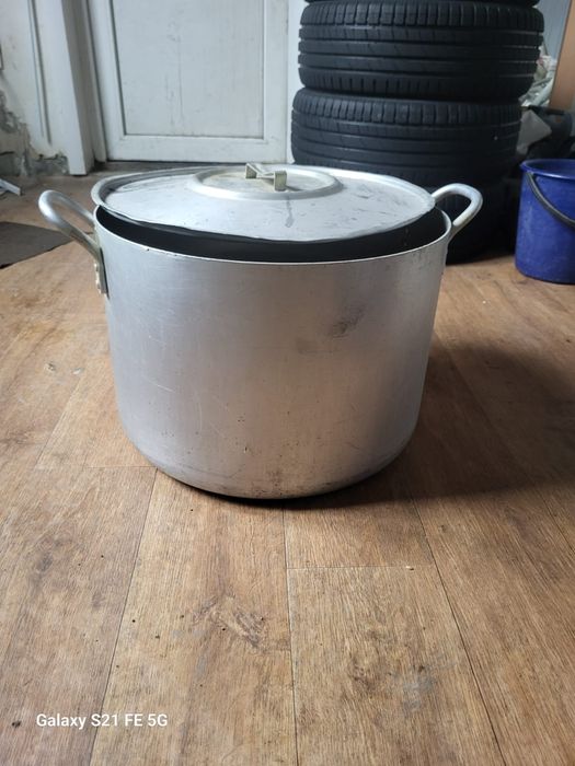 Продам кастрюлю алюминиевая.