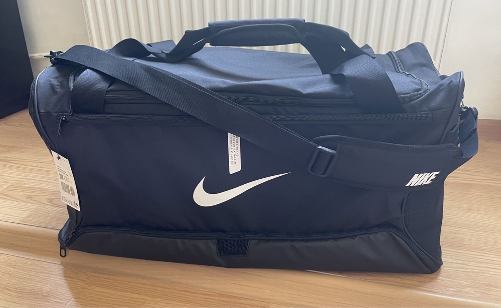 Servieta/geanta sport Nike neagra pt transport/voiaj blkn