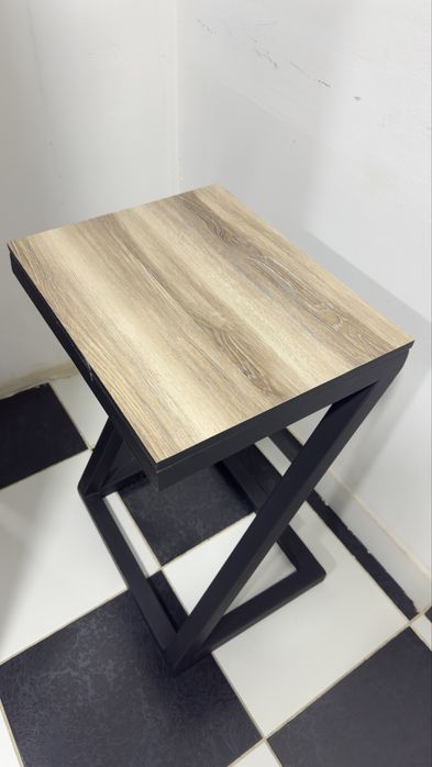 Jurnal stoli sotiladi, kompyuter qoyish, doska yonida ishlash uchun