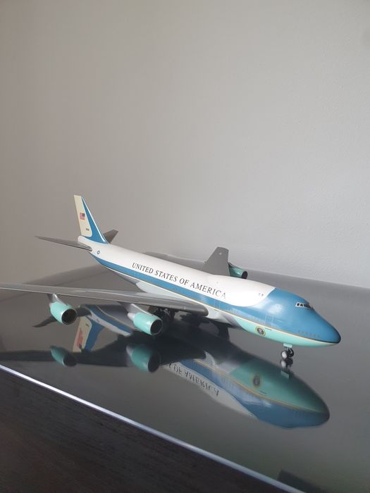 macheta avion B747