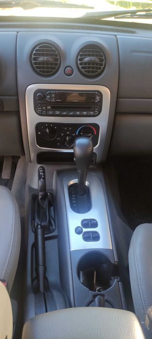 Продавам личният си автомобил