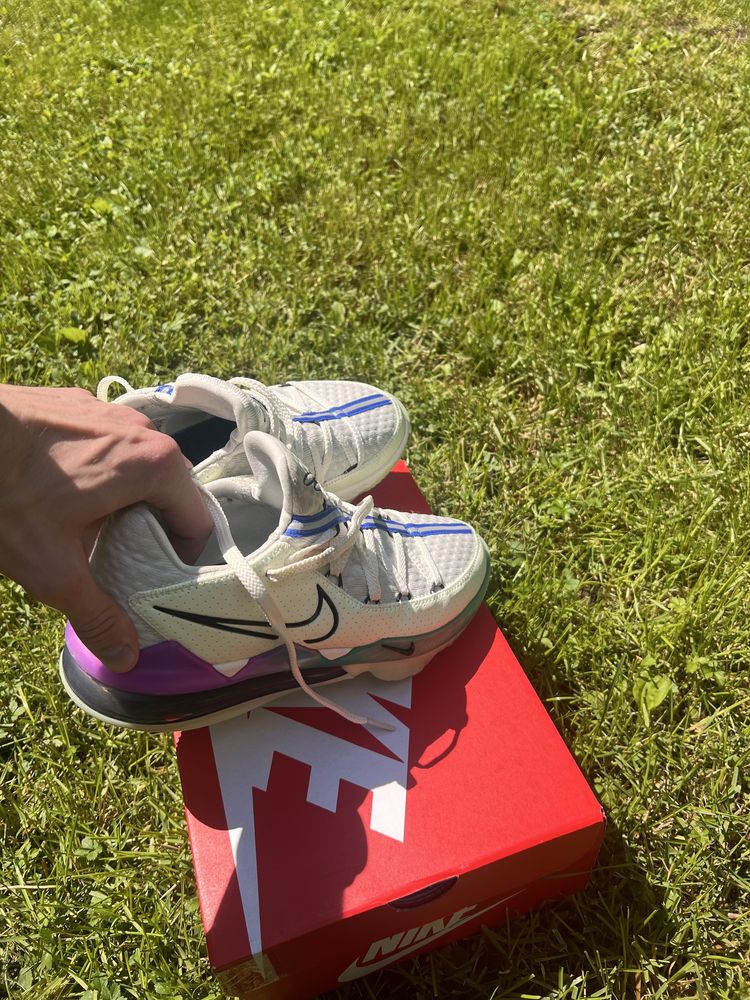 Баскетболни маратонки nike lebron 17