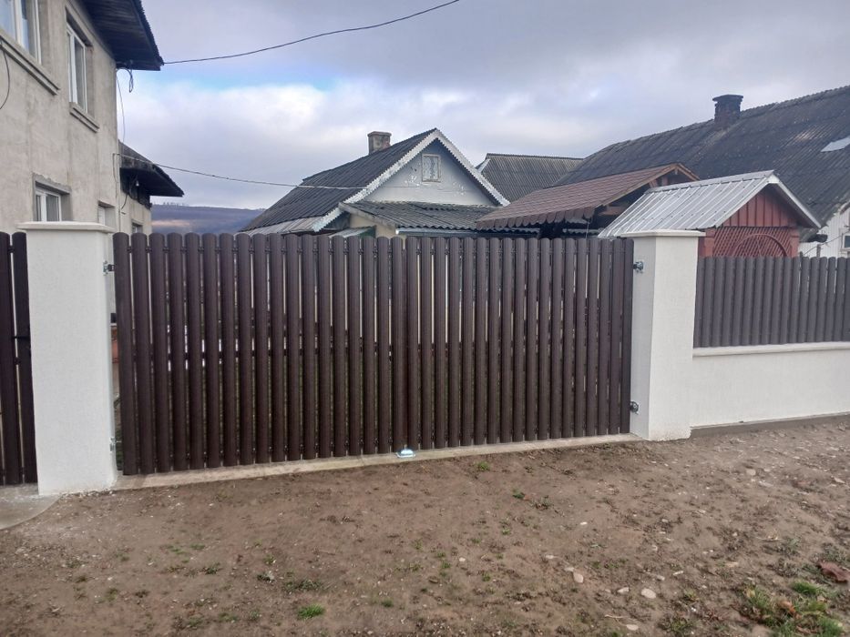 Porti gard cu sipca metalica