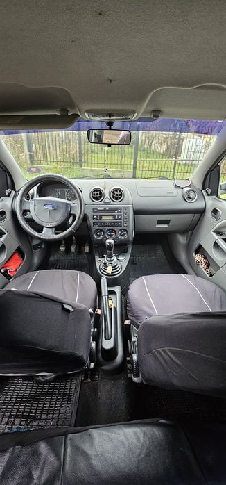 Vând Ford Fiesta 1.3 benzina
