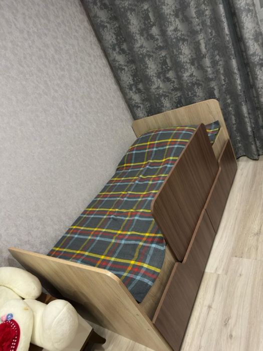 Продам детскую кровать с матрасом