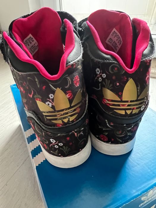 Кецове Adidas на платформа и кецове Diesel