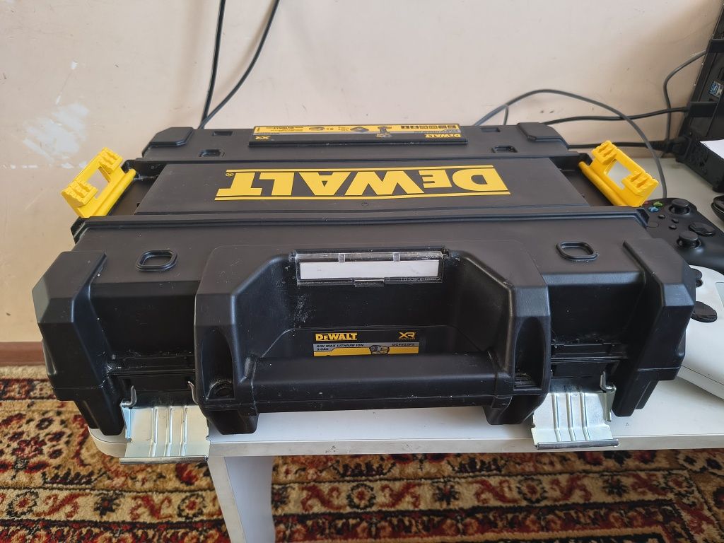 Чемодан T stack Dewalt