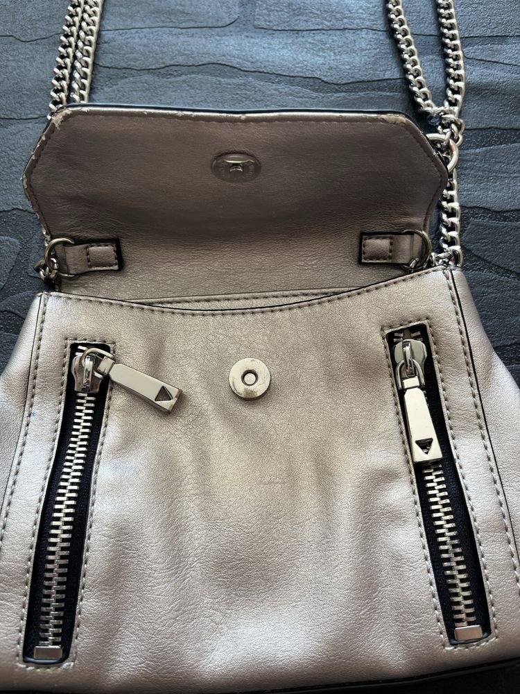 Дамска чанта GUESS