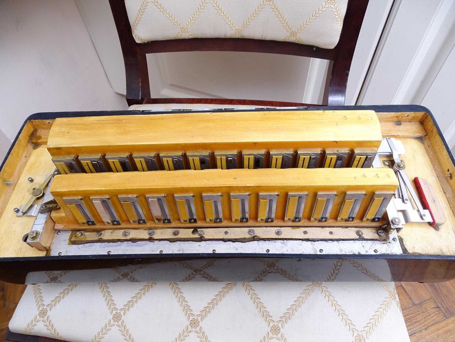 Италиански акордеон CONCORDIA Italia - 120 баса