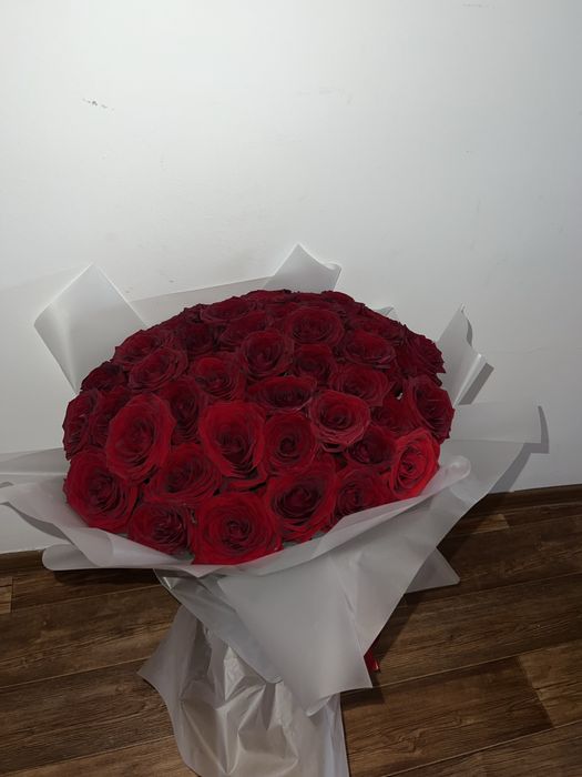 51роза метровая , в отличном состоянии