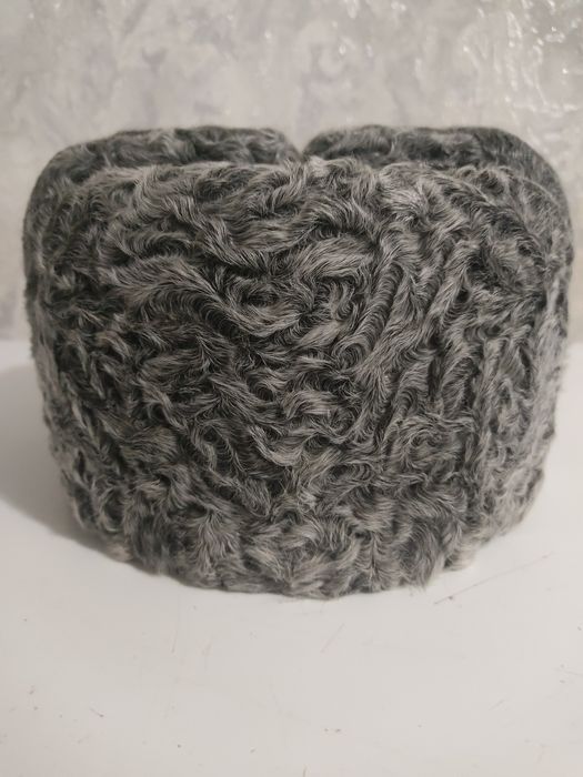 Шапка каракулевая.