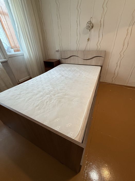 Продам двуспальную кровать