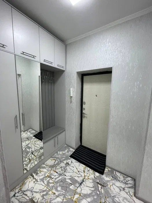 Сдается трёхкомнатная в Гафур Гуляме рядом с метро,