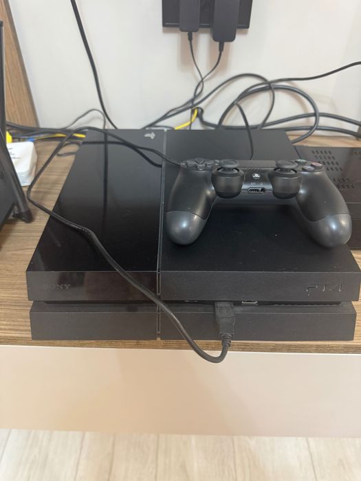 PS4 б/у в хорошем состоянии + диски