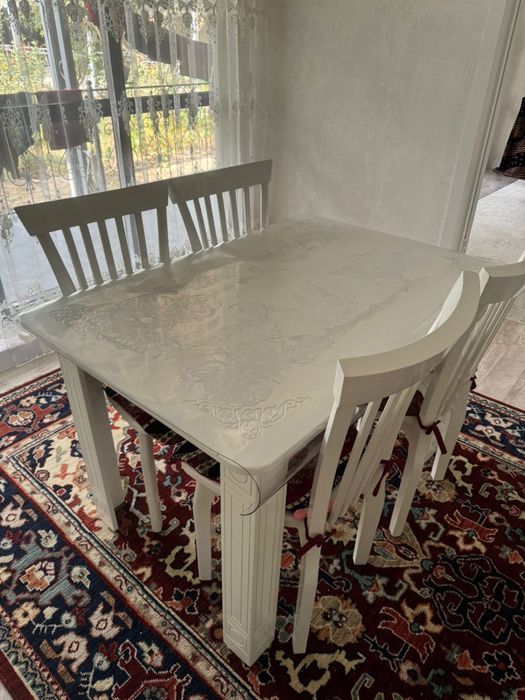 Кухонный стол с 4 стульями