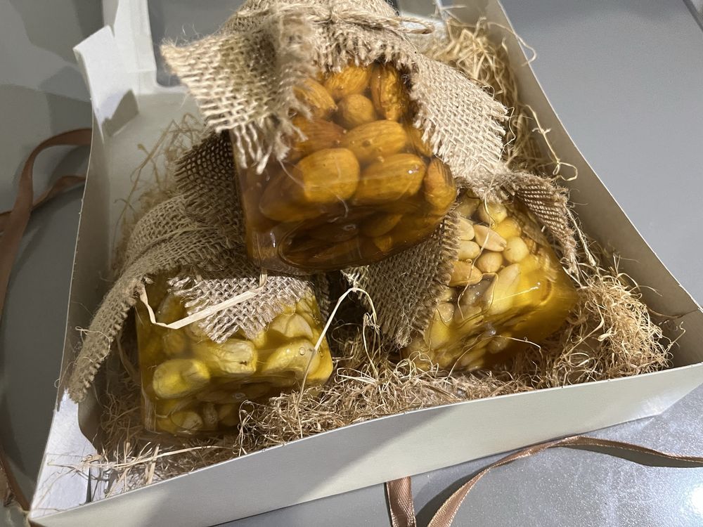 Продаю натуральный Катонский мед с орехами