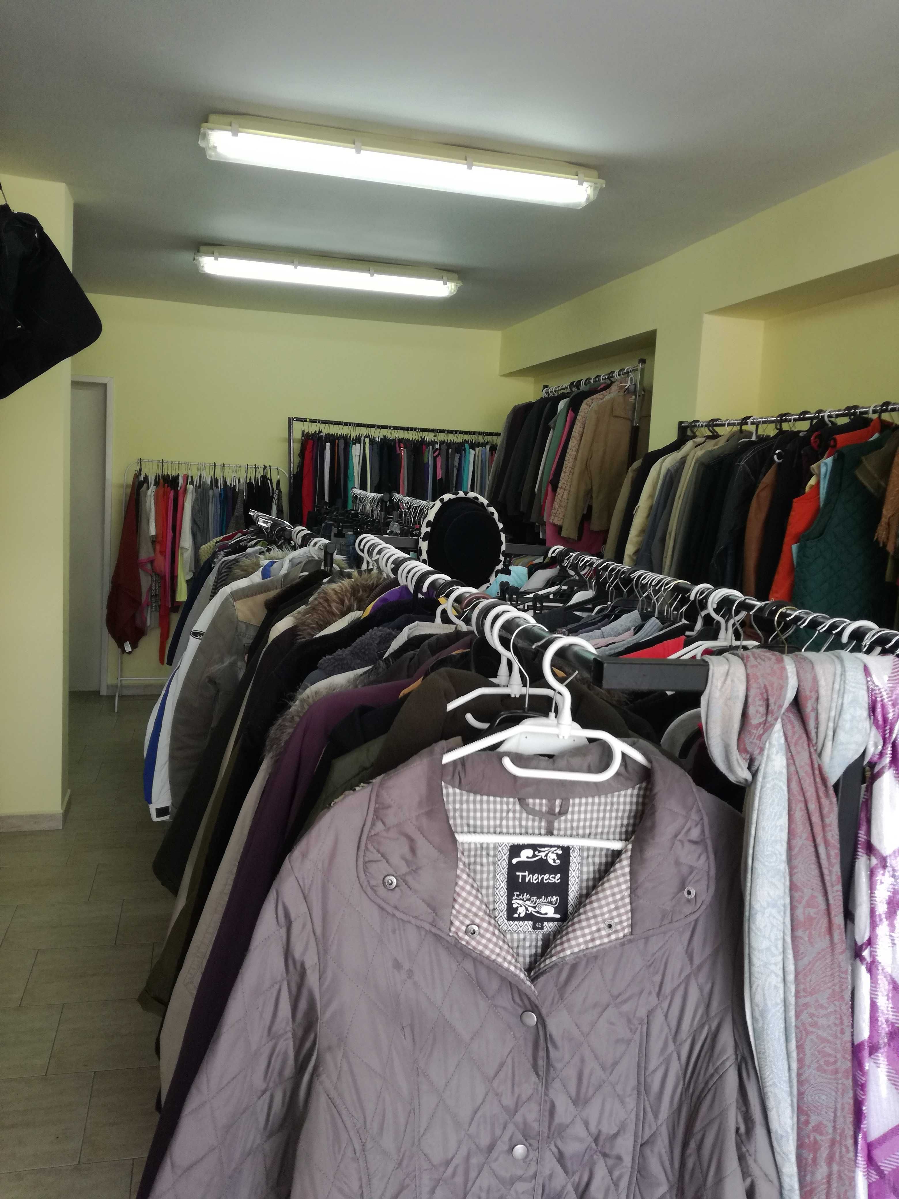 Разпродажба на дрехи втора употреба и оборудване