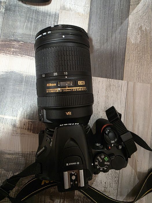 Nikon D 5600 обектив, раница, светкавица