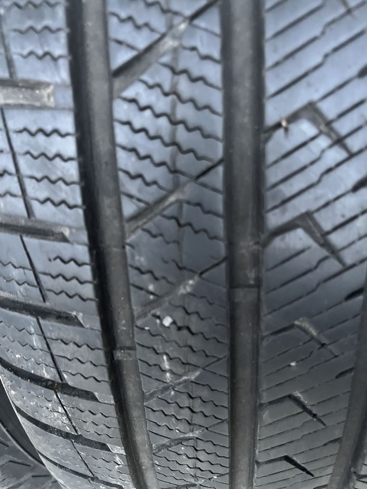2 бр. всесезонни гуми 255/45/20 Vredestein DOT 5020 6,2 mm