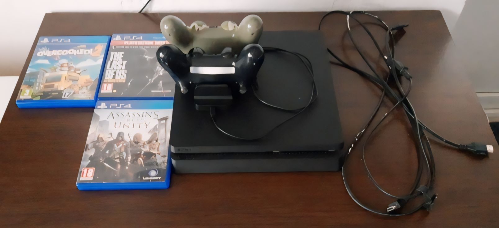 [PS4 SLIM] PlayStation 4 slim-2 controale-Staţie de incarcat+3 jocuri.