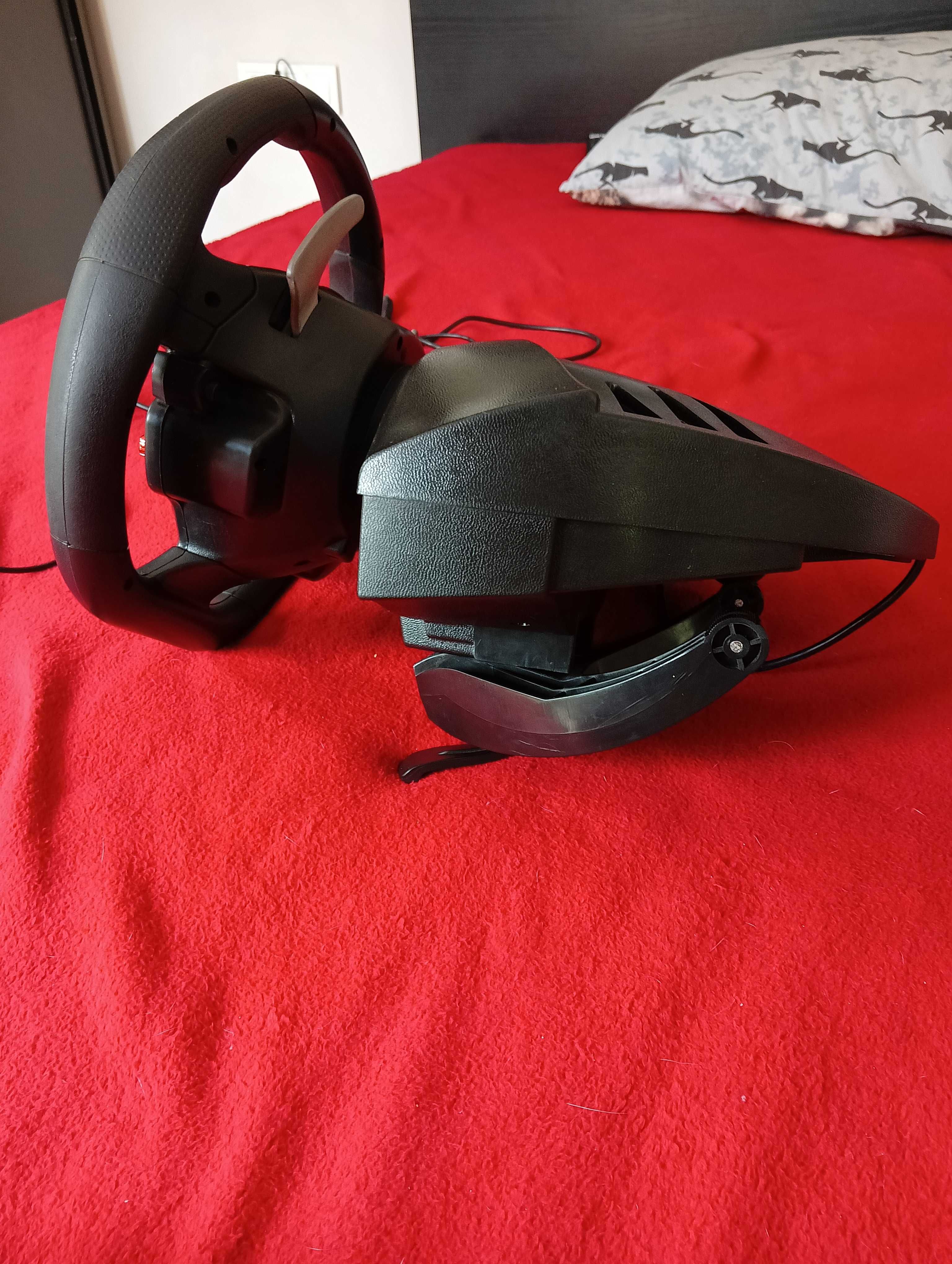 Геймърски волан Thrustmaster Ferrari за PS4/PC
