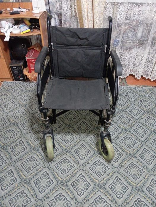 Продам инвалидную коляску