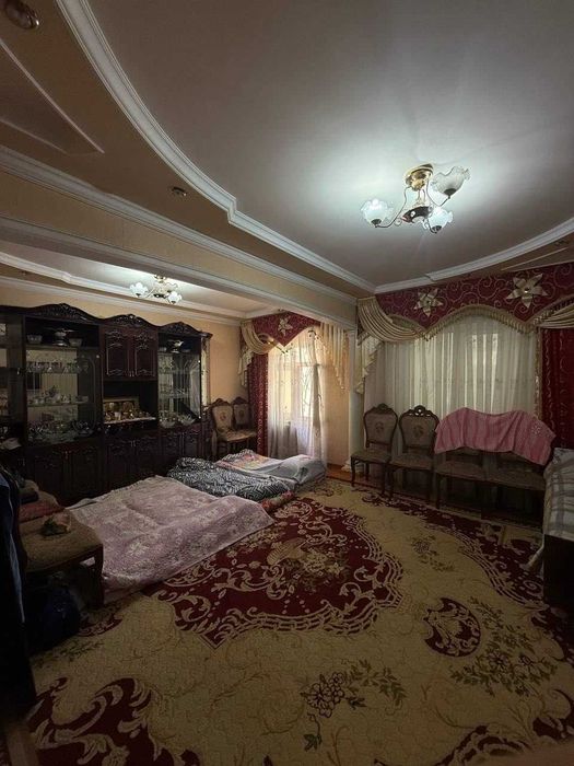 Продаётся квартира Юнусабад19 4 ком 2 этаж удвоений зал средний ремонт