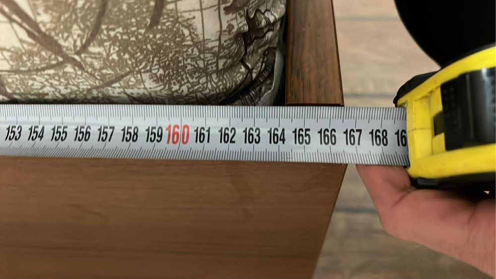 Спалня с матрак и шкафчета